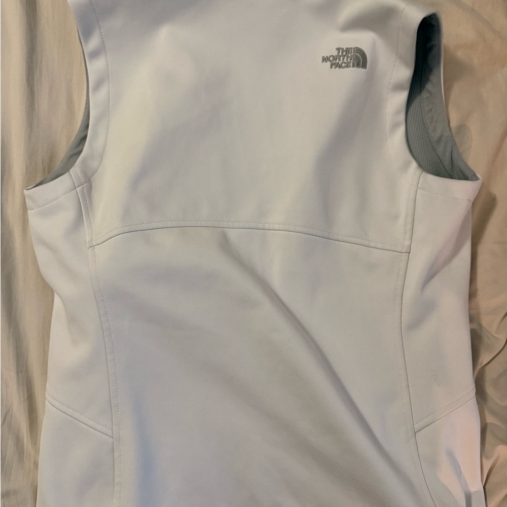 North face vest women's - Picture 3 of 6
